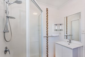 004TH Tourist Ens 04 Web 