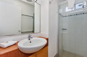 087FH Endeavour 3 08 Web