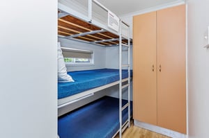 088FH Endeavour 3 09 Web